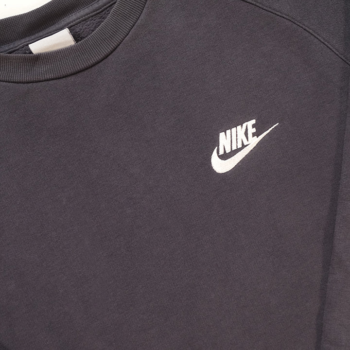 Vintage Nike Embroidered Logo Crewneck - M