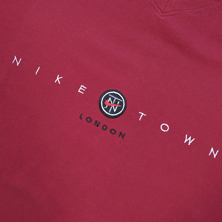 Vintage RARE Nike Town London Embroidered T-Shirt - L